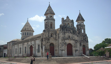 See new sights with nine days in Nicaragua nicaragua_colonial_cathedra.jpg